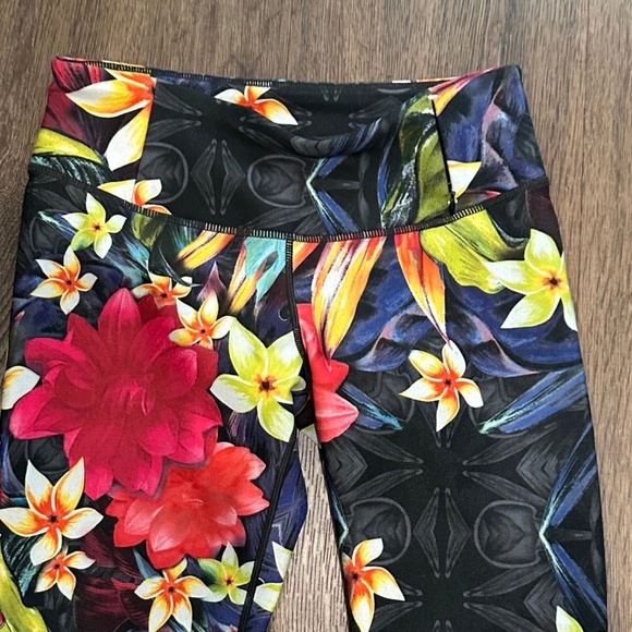 Calia Floral Leggings small yoga pants - Picture 3 of 6